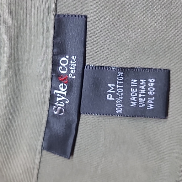 NEW STYLE & CO ARMY GREEN SHORT CUFFED SLEEVE BUTTON UP TOP - Picture 13 of 14